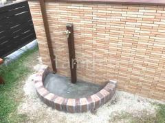 立水栓 ユニソン スプレスタンド 蛇口2個 レンガ囲い水受け(パン) 土間モルタル仕上げ 洗い場